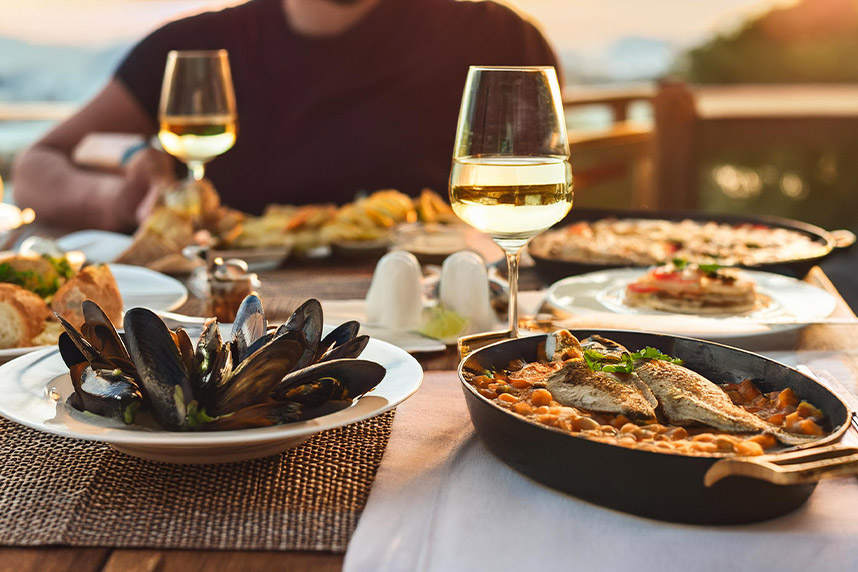 Pranzo della domenica italiano: piatti tradizionali e vini in abbinamento